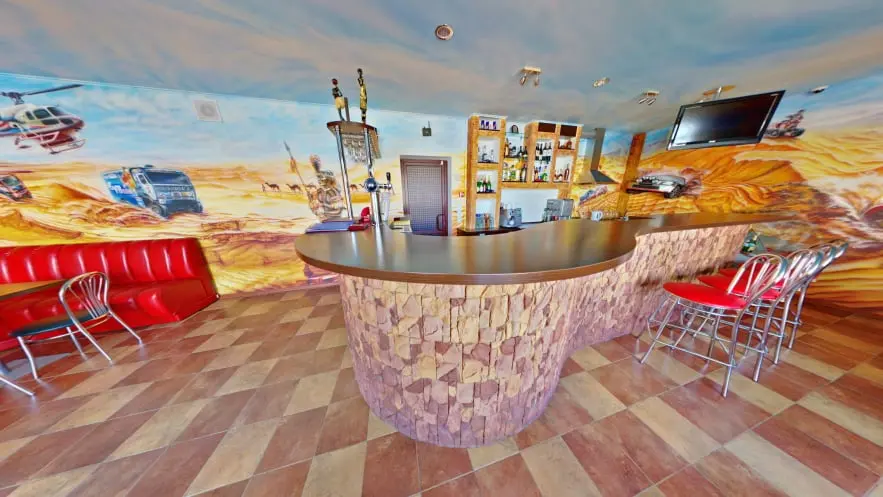 Virtual tour of restaurant