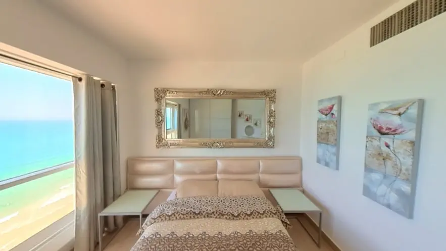 Virtual tour of apartment and lobby
